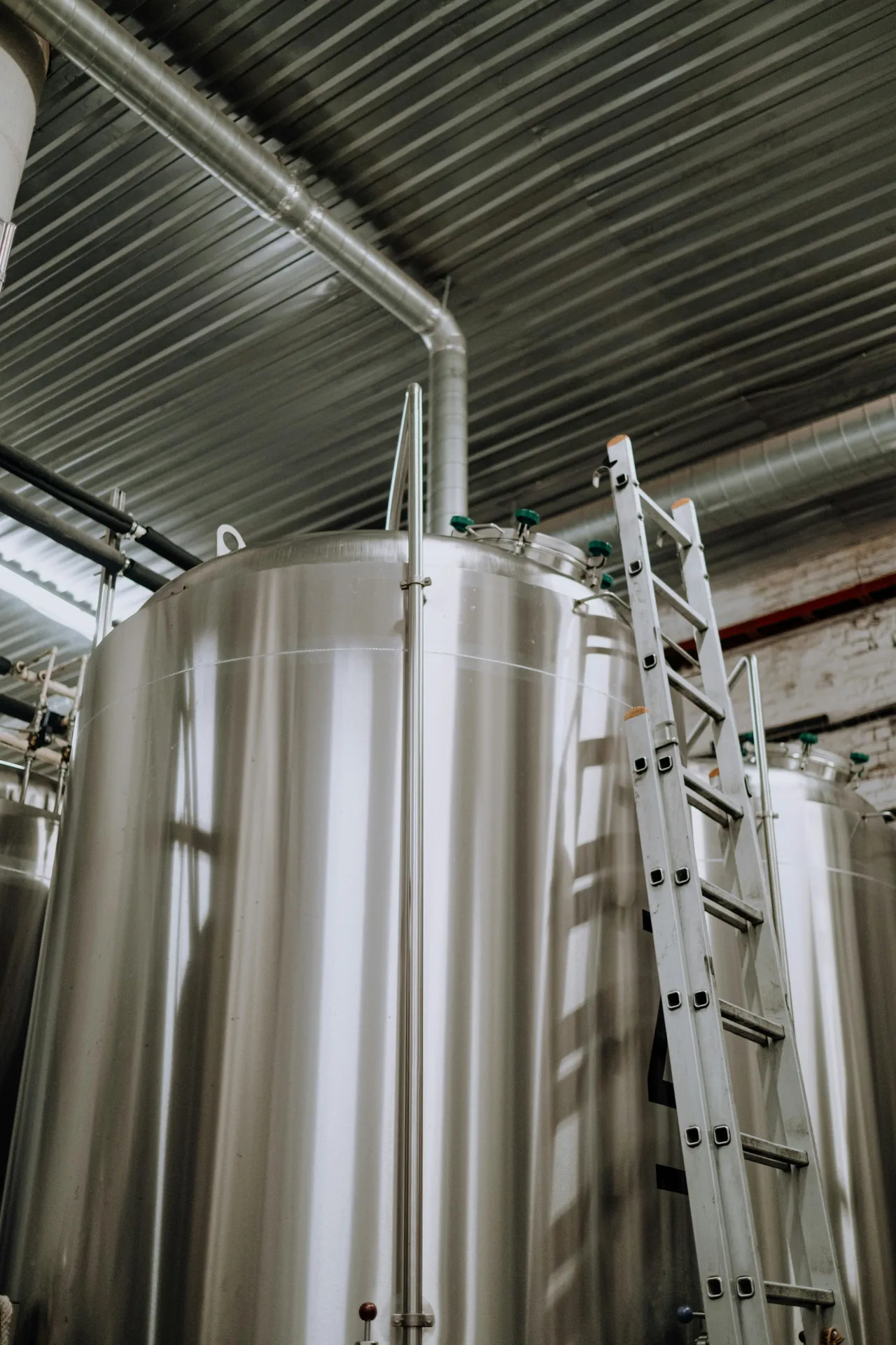 Industrial agitator with control problem at a process plant