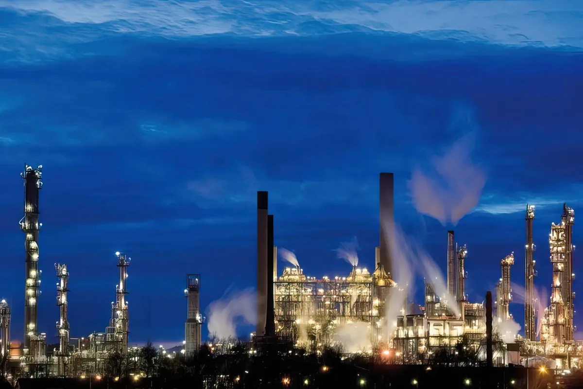 Planta industrial con equipos de control de motores Emotron distribuidos por E3 Solutions