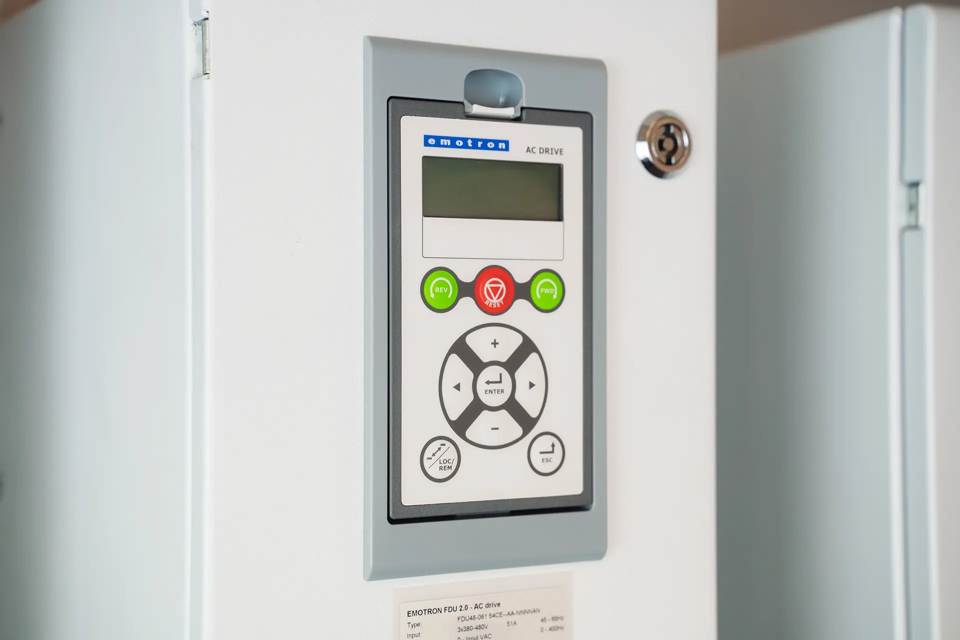 Variadores de frecuencia Emotron en aplicación industrial — distribución oficial E3 Solutions